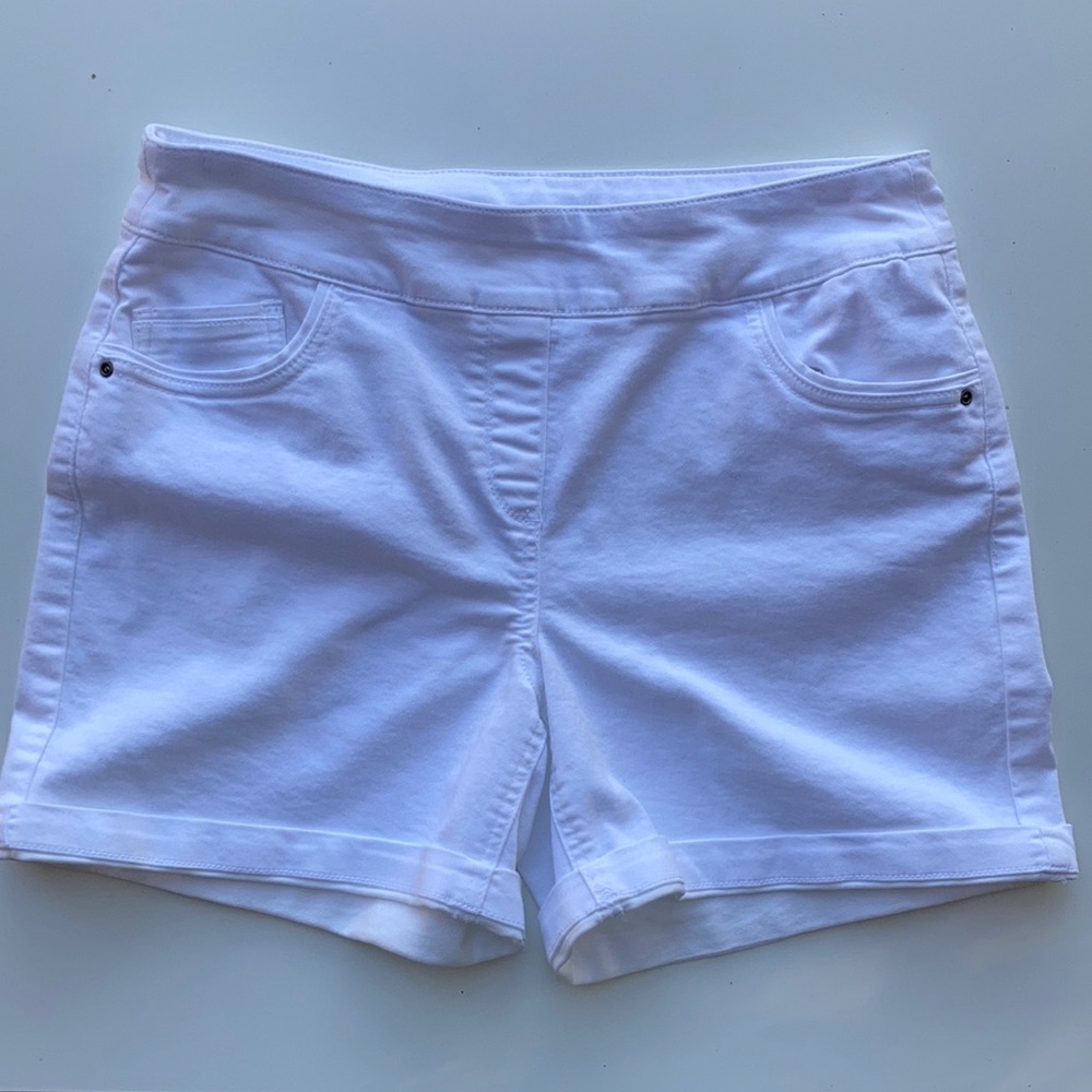Westbound white short - size 6